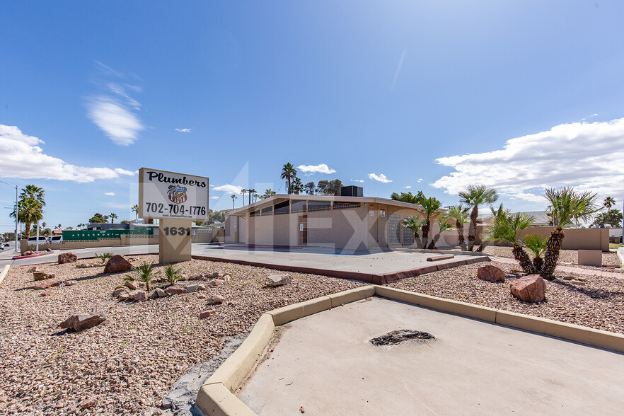 1631 E Desert Inn Rd, Las Vegas, NV à vendre - Photo du b timent - Image 1 de 16