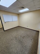 302 Davis Grove Cir, Cary, NC for lease Interior Photo- Image 2 of 4