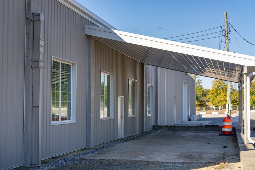 1918 W Virginia Ave, Crewe, VA à louer - Photo du bâtiment - Image 3 de 17