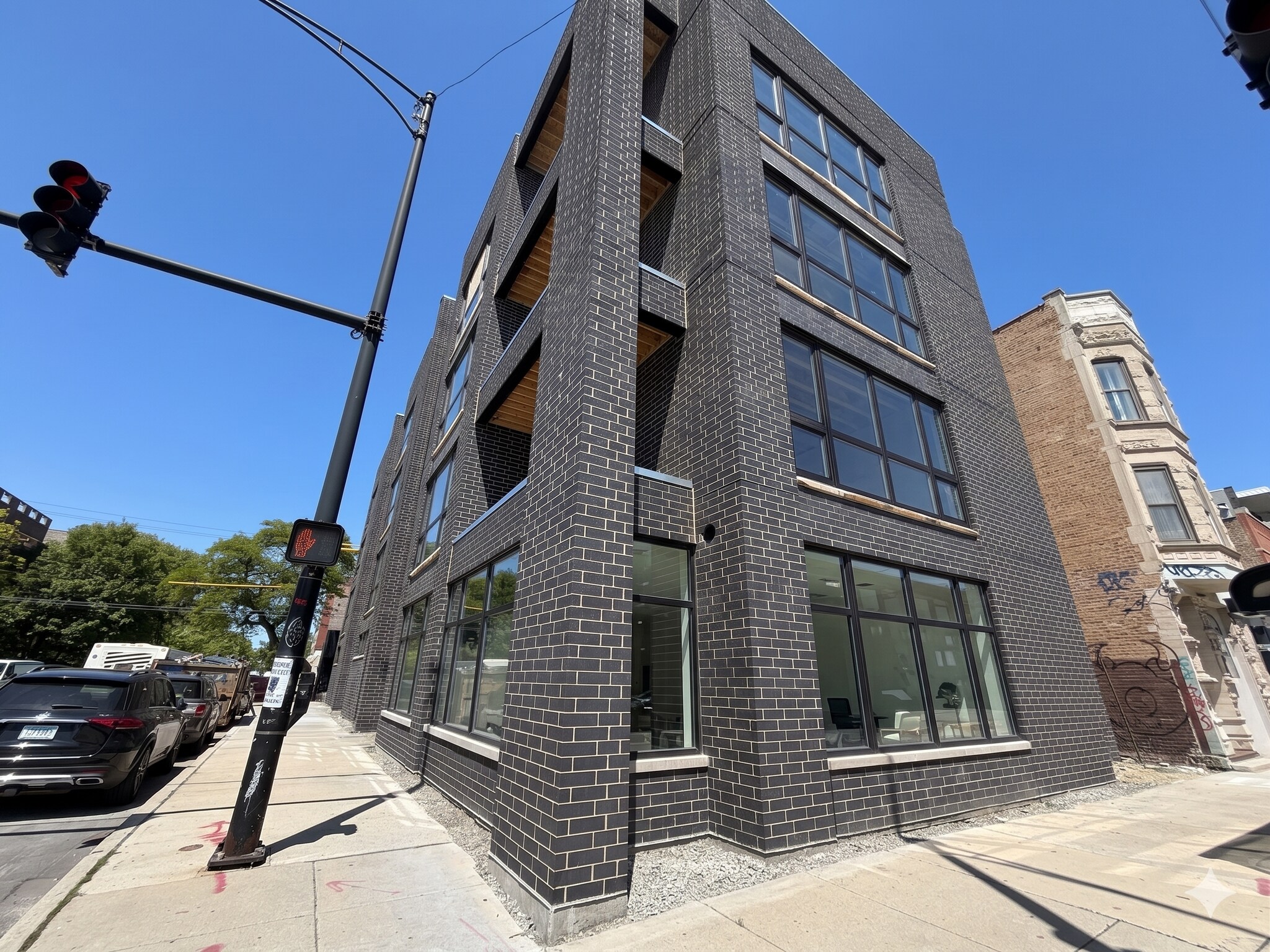 2756 W Chicago Ave, Chicago, IL à vendre Photo du bâtiment- Image 1 de 2