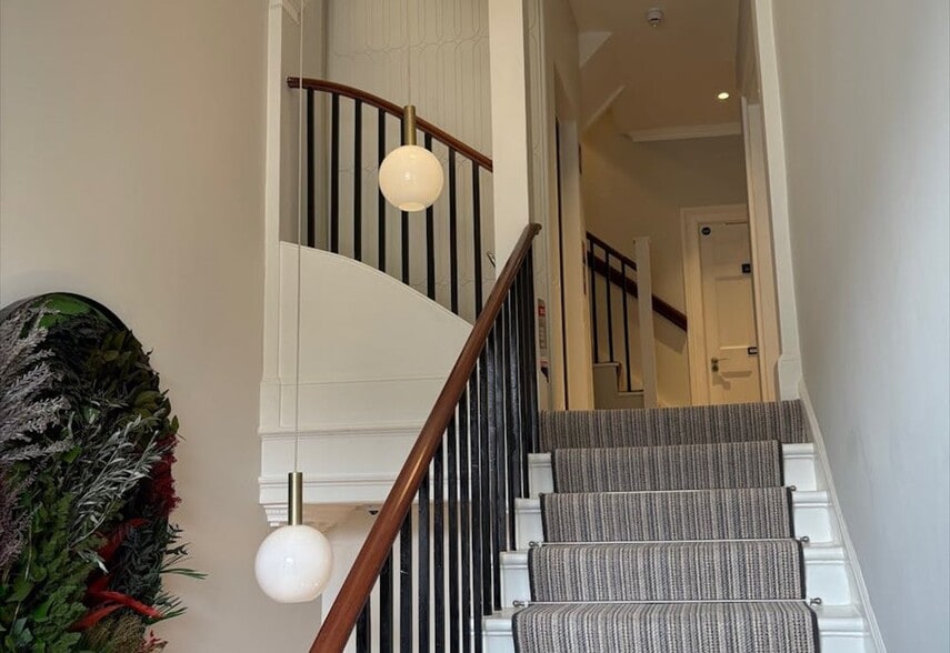 12 Upper Wimpole St, London for lease - Interior Photo - Image 3 of 5