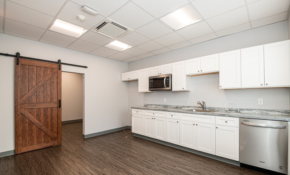607 North Ave, Wakefield, MA à louer - Photo du bâtiment - Image 3 de 14