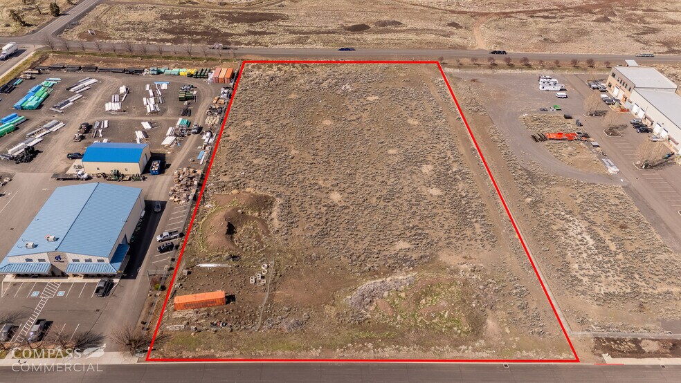 265 11th St, Redmond, OR for lease - Building Photo - Image 2 of 8