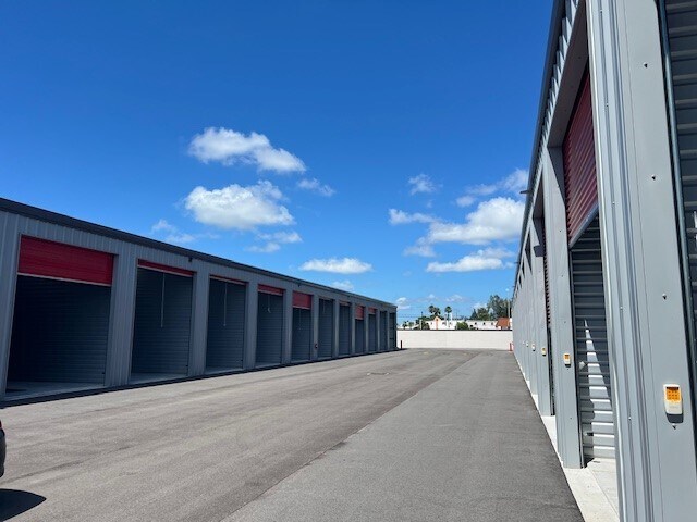 2750 N Tamiami Trl, North Fort Myers, FL à louer - Photo du bâtiment - Image 3 de 22
