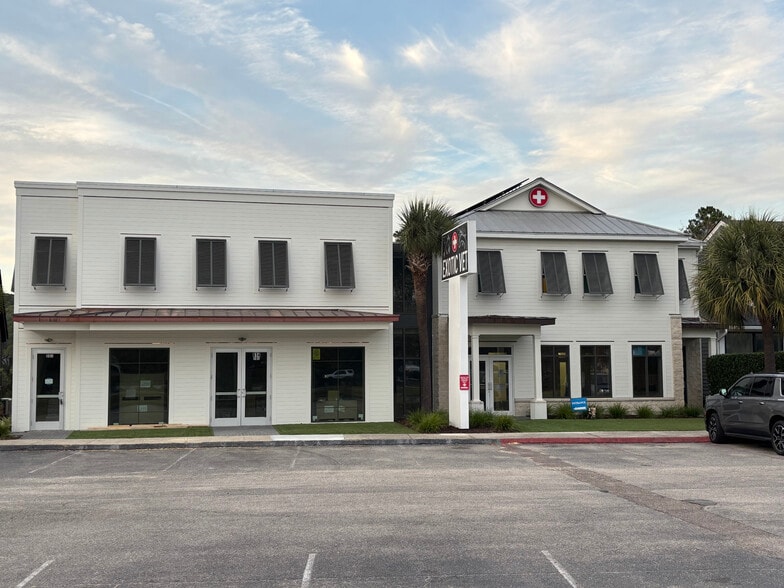 814 Johnnie Dodds Blvd, Mount Pleasant, SC for lease - Building Photo - Image 3 of 13