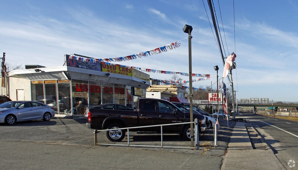 110 Sunrise Hwy, West Islip, NY à louer - Photo du bâtiment - Image 2 de 2