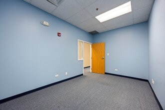 1111 Burlington Ave, Lisle, IL à louer Photo intérieure- Image 2 de 16