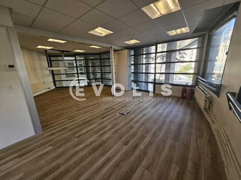 Office in Sceaux for lease - Interior Photo - Image 2 of 31