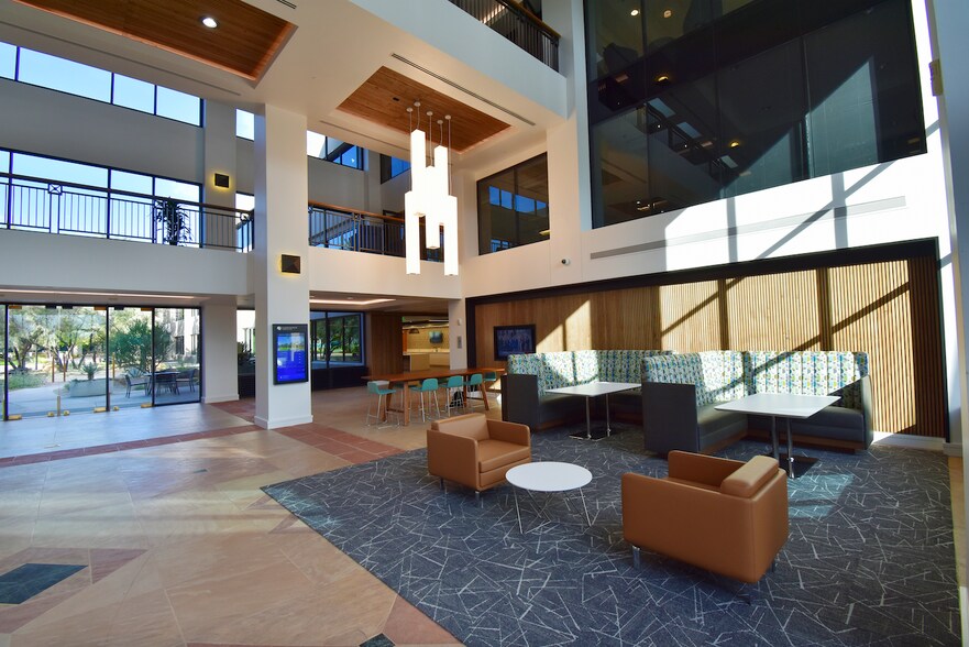 8800 N Gainey Center Dr, Scottsdale, AZ à louer - Photo intérieure - Image 3 de 13