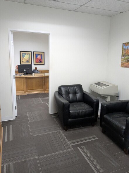 2425 Mira Mar Ave, Long Beach, CA à louer - Photo du bâtiment - Image 3 de 5
