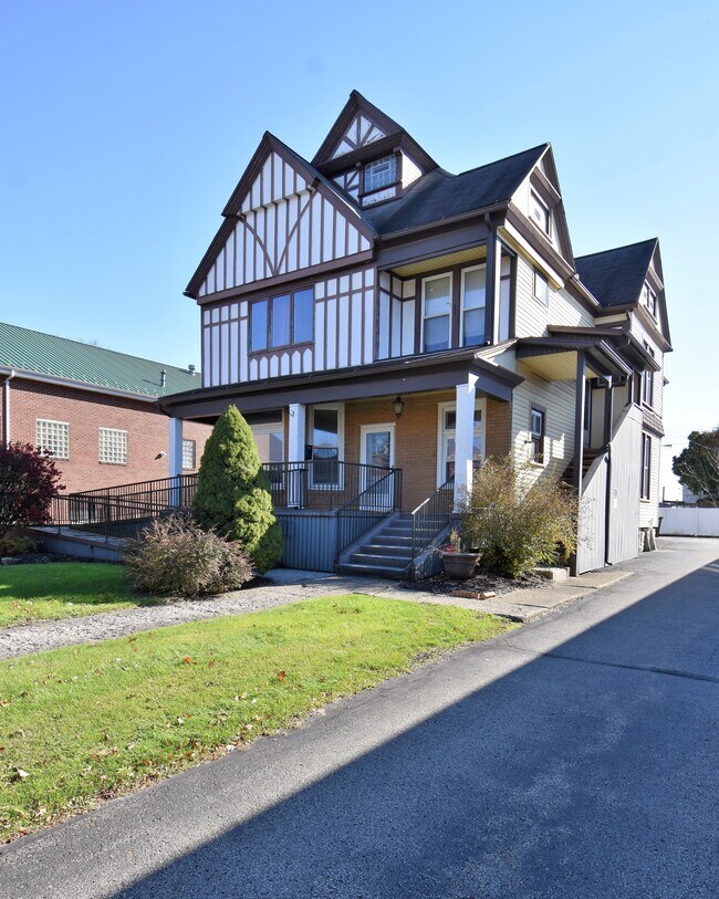 Plus de détails pour 281 Main St, Greenville, PA - Bureau à vendre