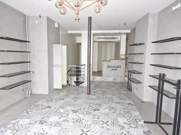 Retail in Paris for lease Interior Photo- Image 1 of 8