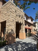 211 Village Commons Blvd, Camarillo, CA for lease Interior Photo- Image 2 of 11