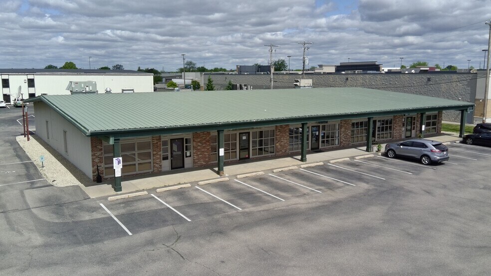 2833 Milton Ave, Janesville, WI à louer - Photo du bâtiment - Image 1 de 5