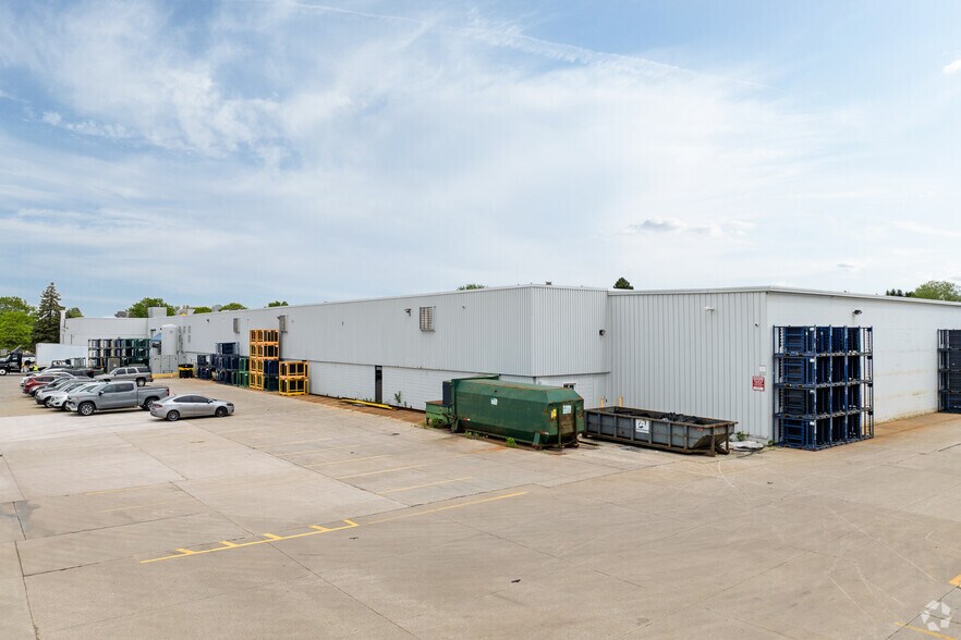 2700 Product Dr, Rochester Hills, MI à louer - Photo du bâtiment - Image 2 de 6