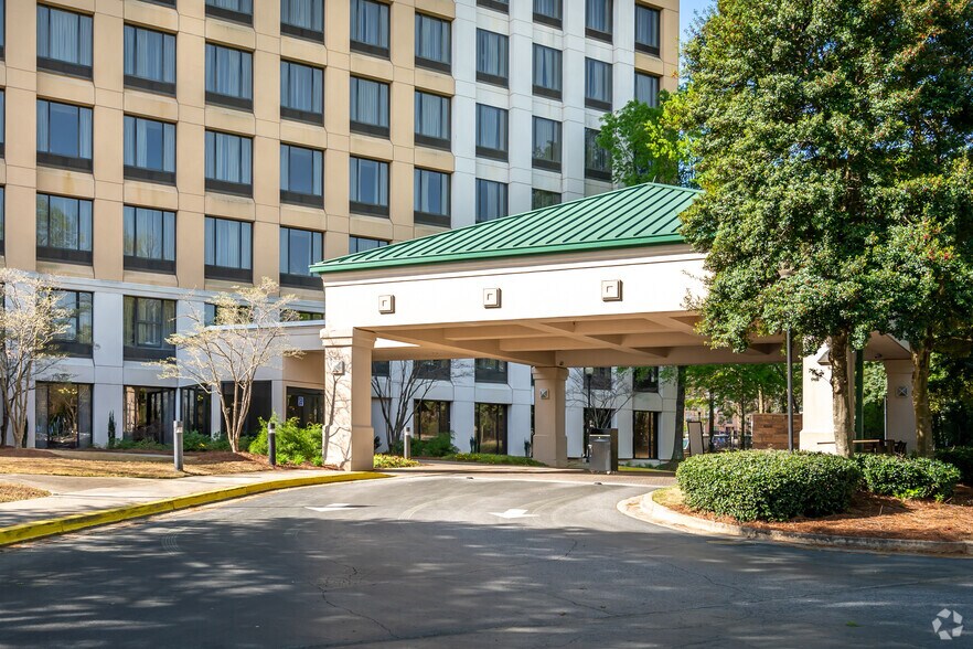 3400 Norman Berry Dr, Atlanta, GA à vendre - Photo du bâtiment - Image 3 de 5