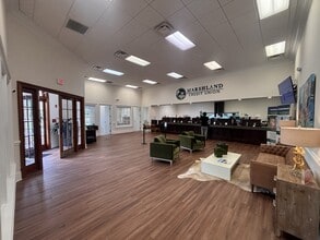 227 Gateway Center Blvd, Brunswick, GA for lease Interior Photo- Image 2 of 9