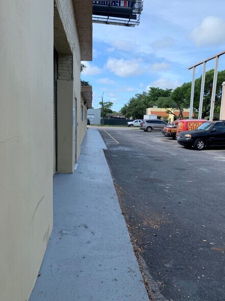 6225 Johnson St, Hollywood, FL à louer - Photo du bâtiment - Image 2 de 2