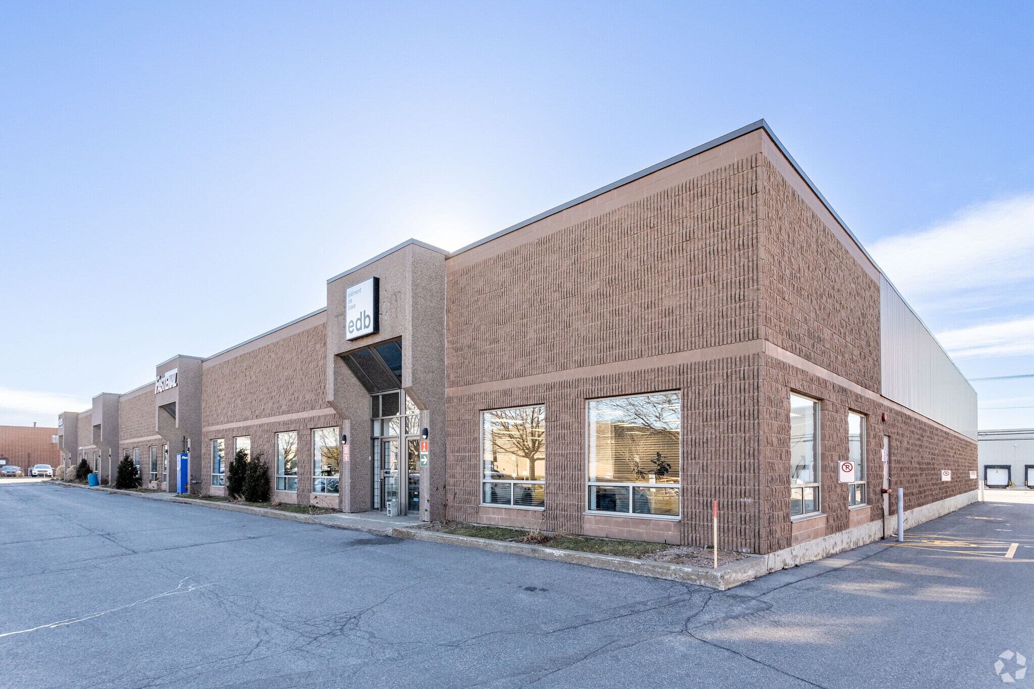 620-630 Rue Mccaffrey, Saint-Laurent, QC for sale Primary Photo- Image 1 of 6