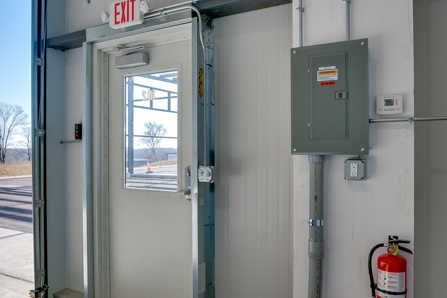 24947 Larson Ln, Lakeville, MN for lease - Building Photo - Image 3 of 11