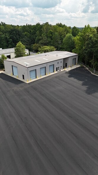 9535 Hebron Commerce Dr, Charlotte, NC for lease - Building Photo - Image 2 of 4