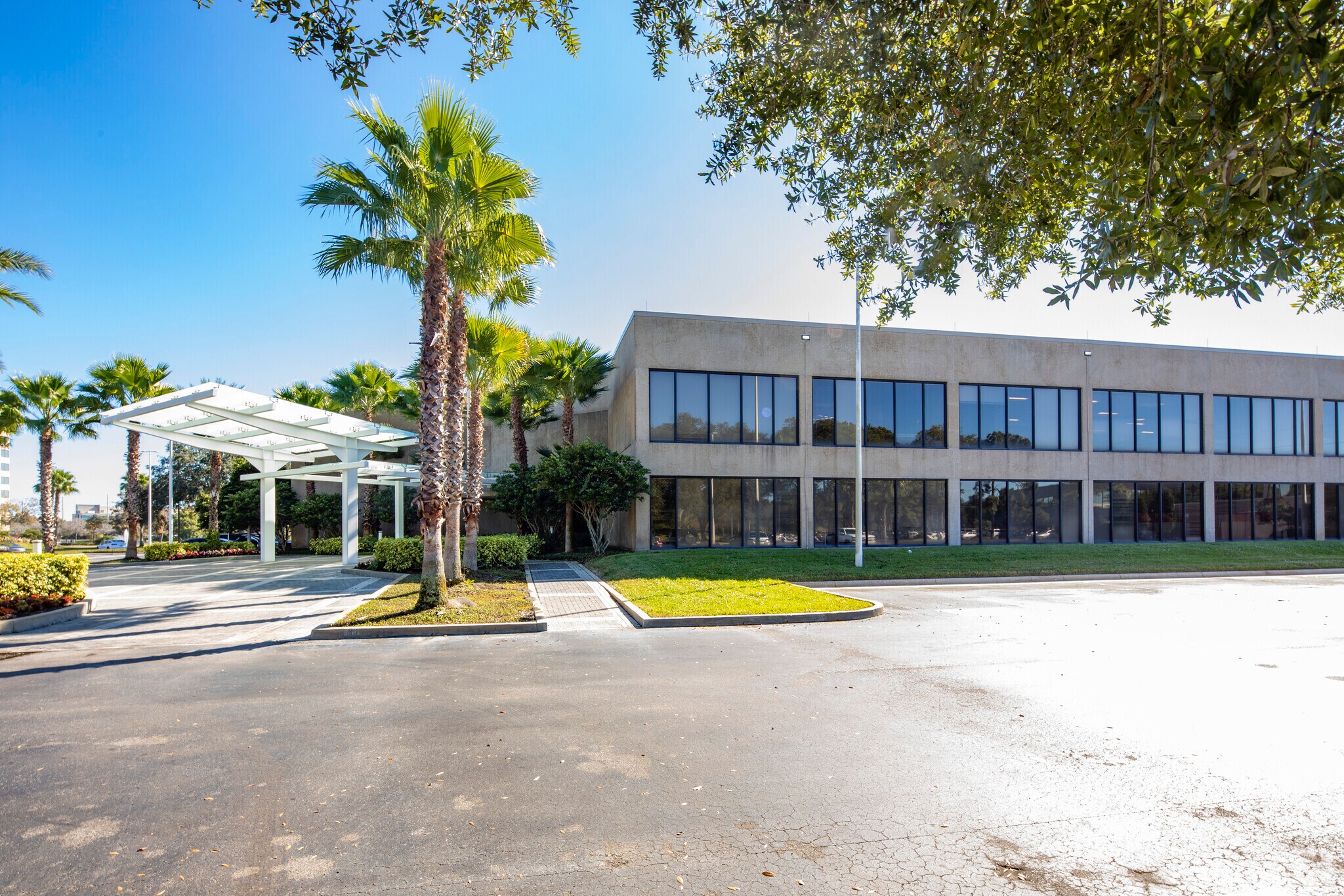 3407 W Dr Martin Luther King Jr Blvd, Tampa, FL à louer Photo principale- Image 1 de 6