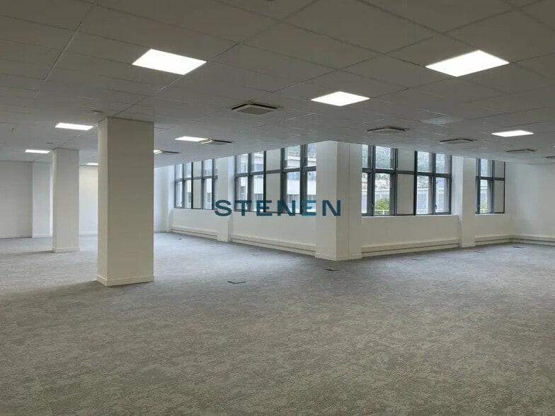 Office in Marseille for lease - Building Photo - Image 3 of 6