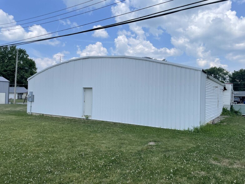607 E Pike St, Jackson Center, OH à louer - Photo du bâtiment - Image 2 de 7