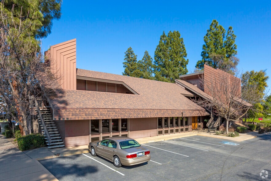 2307 N Fine Ave, Fresno, CA à vendre - Photo principale - Image 1 de 3