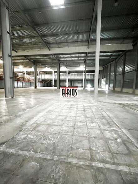 Industrial in La Crau for lease - Interior Photo - Image 1 of 4