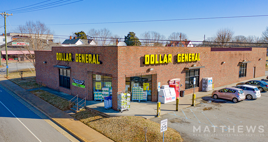 103 E Willow St, Yadkinville, NC for sale - Building Photo - Image 1 of 3