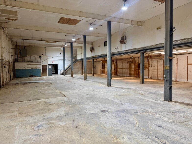 1010 N Chester St, Baltimore, MD for lease - Building Photo - Image 2 of 12