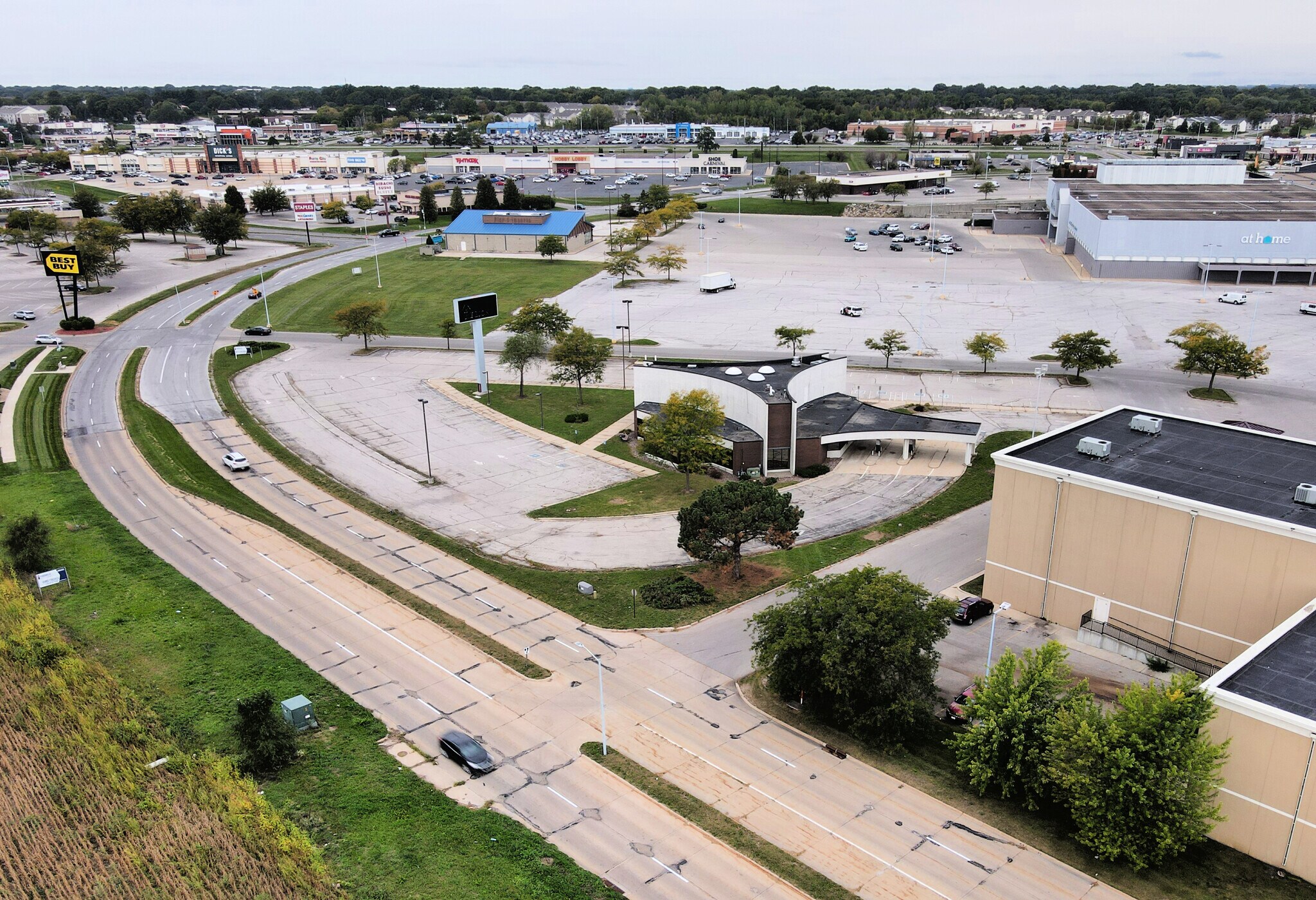 2532 Crossroads Blvd, Waterloo, IA à vendre Photo du bâtiment- Image 1 de 5