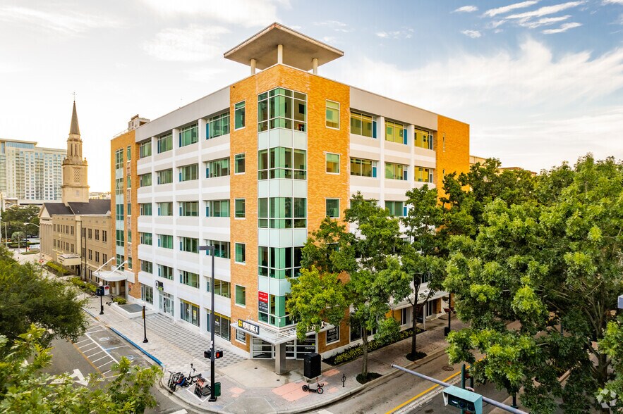 100 E Pine St, Orlando, FL à louer - Photo du bâtiment - Image 3 de 6