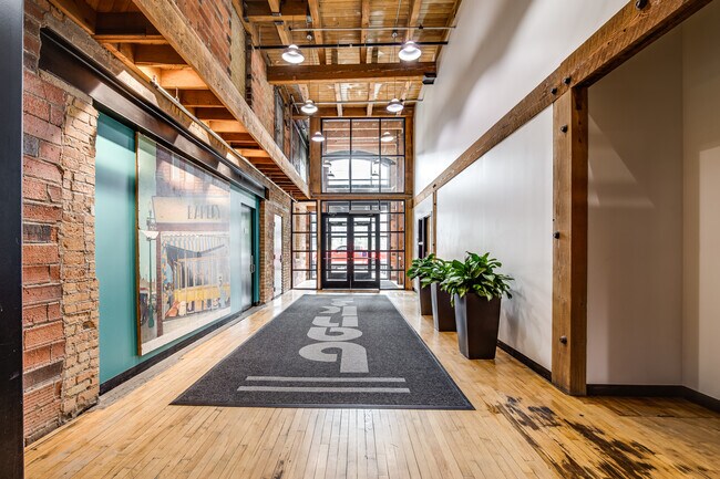 Plus de détails pour 615 NE 1st Ave, Minneapolis, MN - Bureau à louer