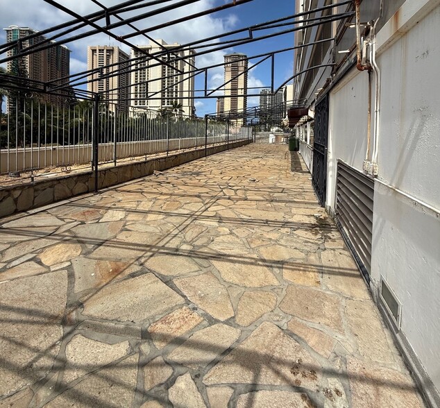 1920 Ala Moana Blvd, Honolulu, HI for lease - Building Photo - Image 3 of 8