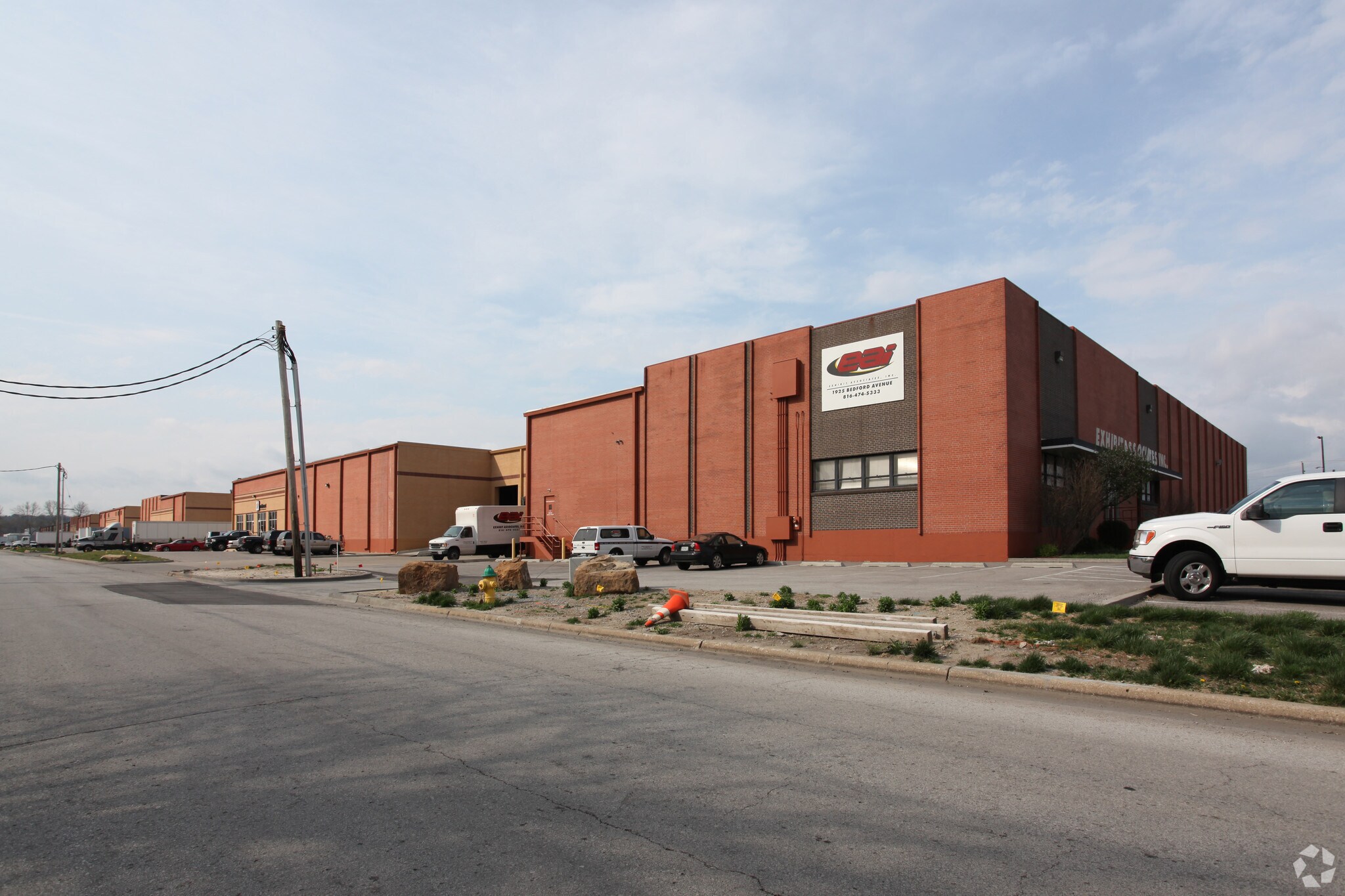 1925 Bedford Rd, North Kansas City, MO for lease Primary Photo- Image 1 of 3