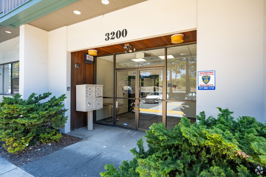 3200 Lakeville Hwy, Petaluma, CA à louer - Photo du bâtiment - Image 3 de 8