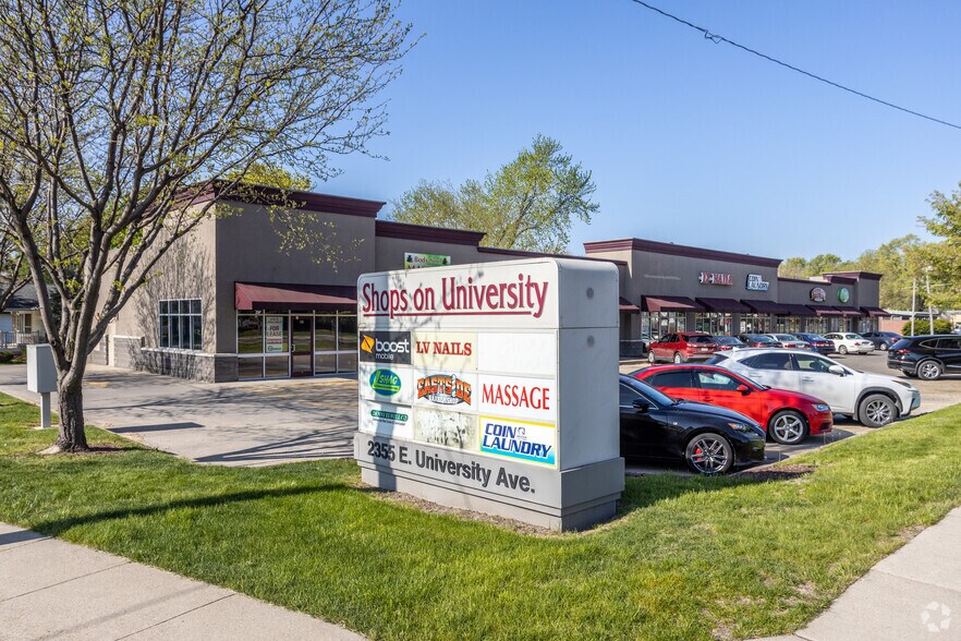 2355 E University Ave, Des Moines, IA à louer - Photo du bâtiment - Image 3 de 3