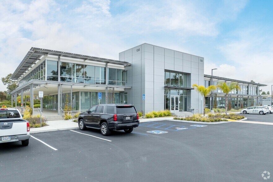 130 Robin Hill Rd, Goleta, CA à louer - Photo du bâtiment - Image 2 de 16