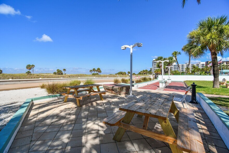 11730 Gulf Blvd, Treasure Island, FL à vendre - Photo du bâtiment - Image 2 de 15