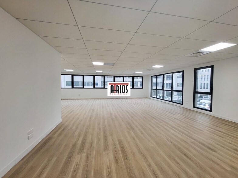 Office in Aubagne for lease - Interior Photo - Image 3 of 6
