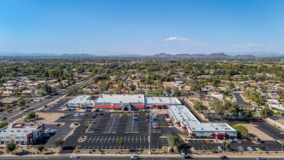 6660 W Cactus Rd, Glendale, AZ à louer - Photo du bâtiment - Image 2 de 9
