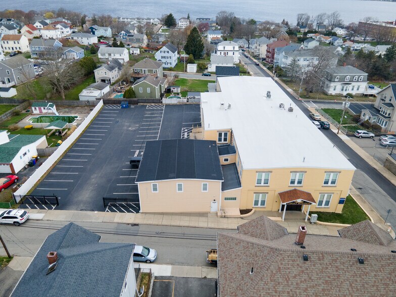 145 Globe St, Fall River, MA à louer - Photo du bâtiment - Image 3 de 6