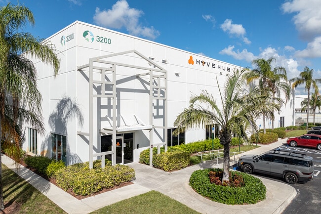 Plus de détails pour 3200 NW 112th Ave, Miami, FL - Local d'activités, Industriel à louer