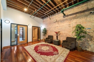 607 W Fulton St, Chicago, IL à louer Hall d’entrée- Image 2 de 4