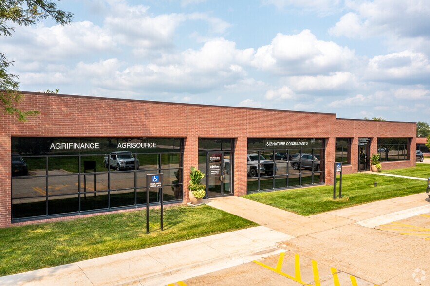 6901-6965 Vista Dr, West Des Moines, IA à louer - Photo du bâtiment - Image 2 de 6