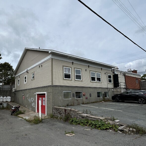 247 Herring Cove Rd, Halifax, NS à louer - Photo principale - Image 1 de 11