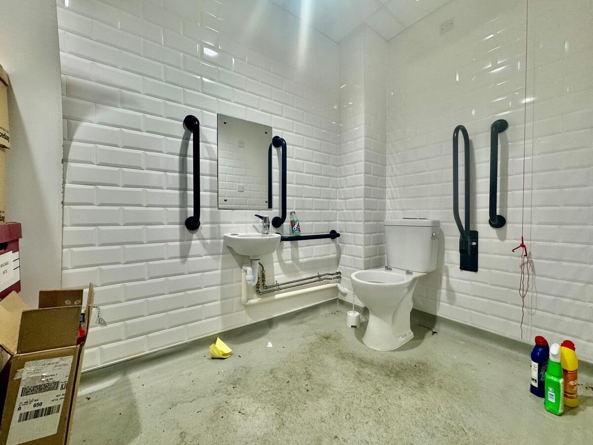 Butterfield Green Rd, Luton, BDF LU2 8DD - Unit 4D -  - Interior Photo - Image 1 of 3