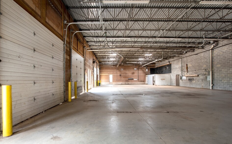 7516 Tyler Blvd, Mentor, OH for lease - Interior Photo - Image 2 of 5